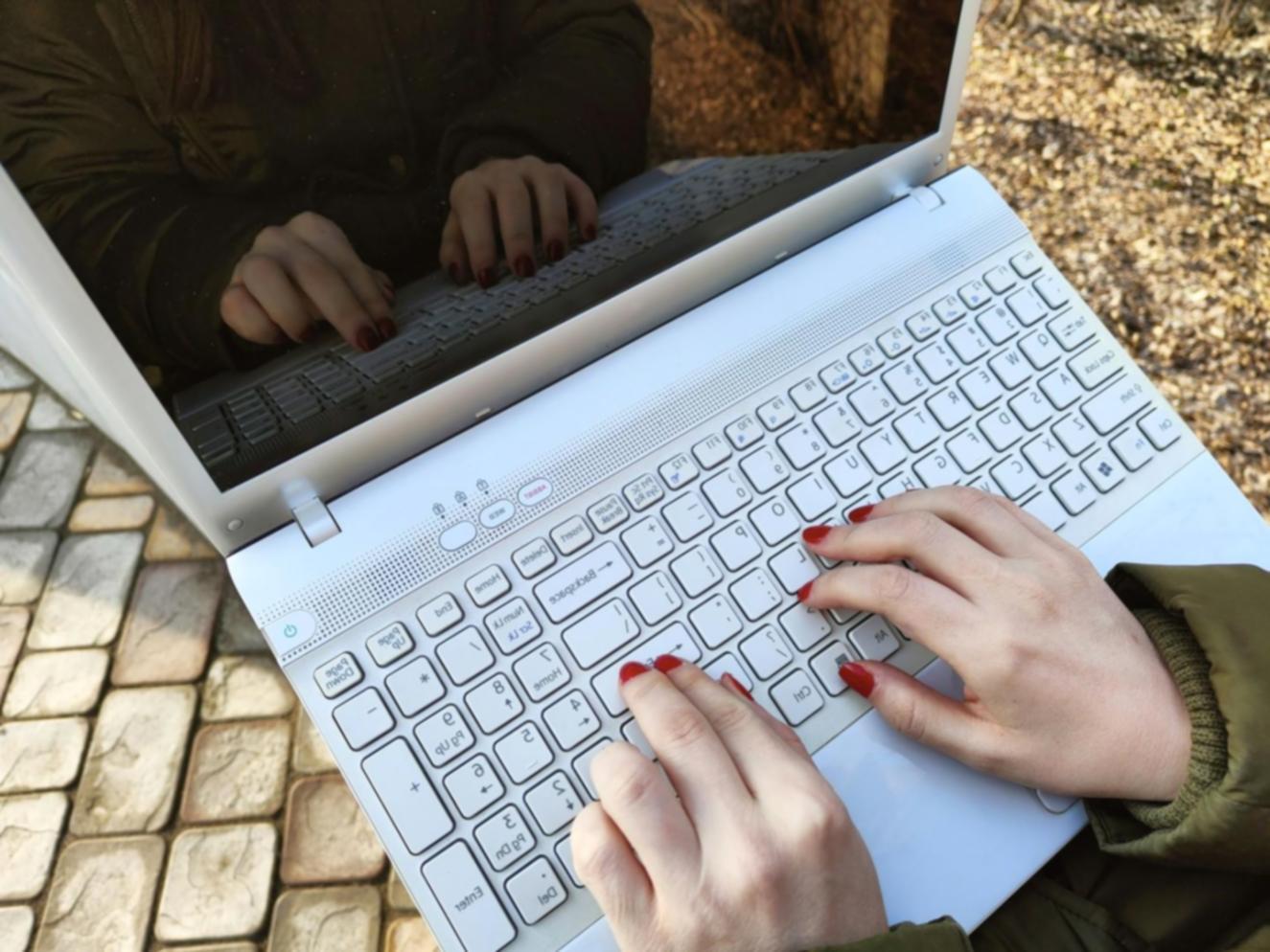 Environnement de formation collaborative pour analystes financiers